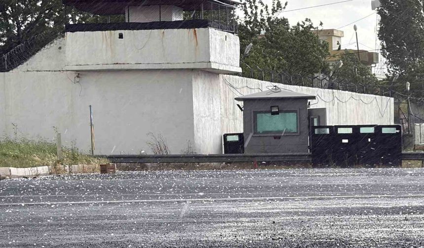 Diyarbakır'da dolu ve sağanak yağışı