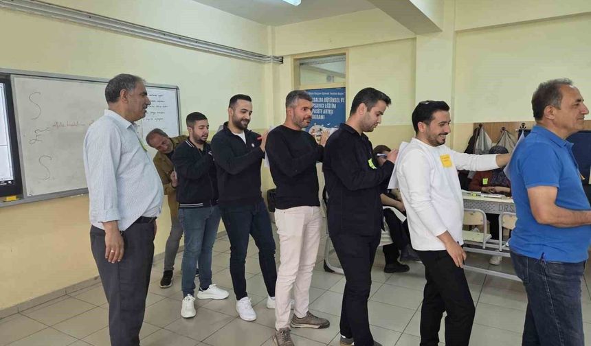 Diyarbakır'da kırsalda görev yapan öğretmenlere eğitim desteği