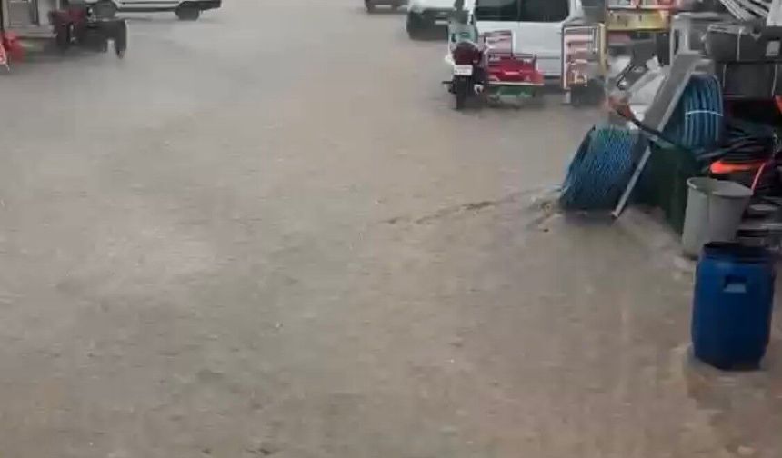 Diyarbakır'da sağanak nedeniyle ulaşım aksadı