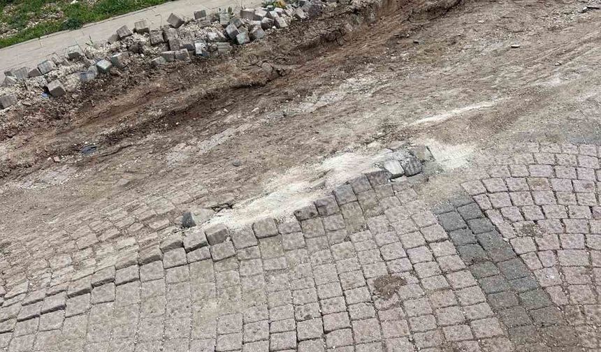 Mazıdağı'nda bozuk yollar tepki çekiyor