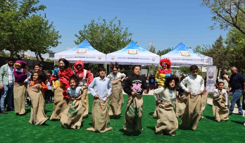 Şanlıurfa'da çocuk şenliği renkli görüntülere sahne oldu