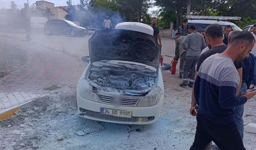 Diyarbakır'da seyir halindeki araç alevlere teslim oldu