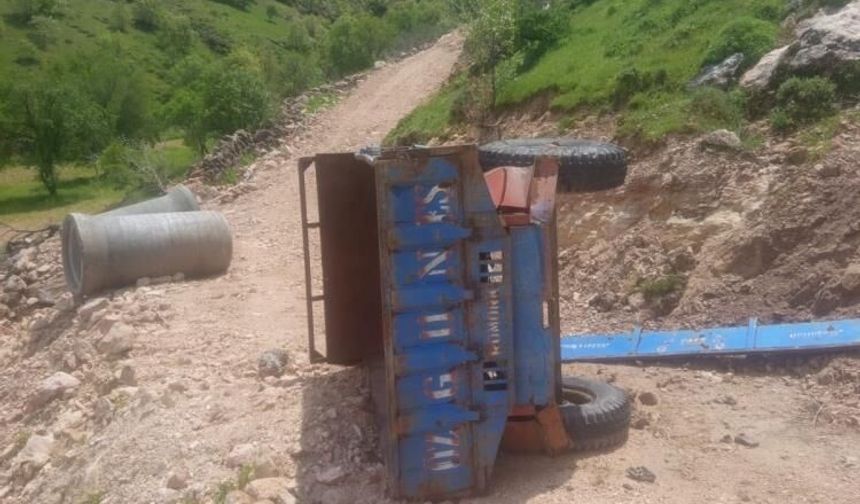 Batman'da traktör uçuruma yuvarlandı: Sürücü atlayarak kurtuldu