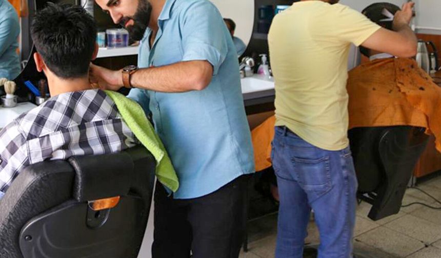 Diyarbakır'da berberlerin mesaisi gece yarısına uzadı