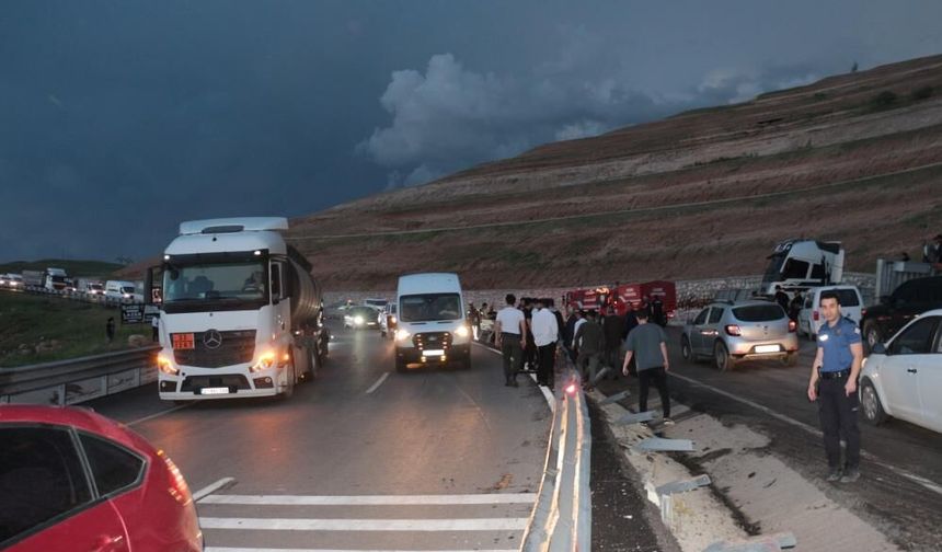 Cizre'de peş peşe kazalar: Halk karayolunu ulaşıma kapattı