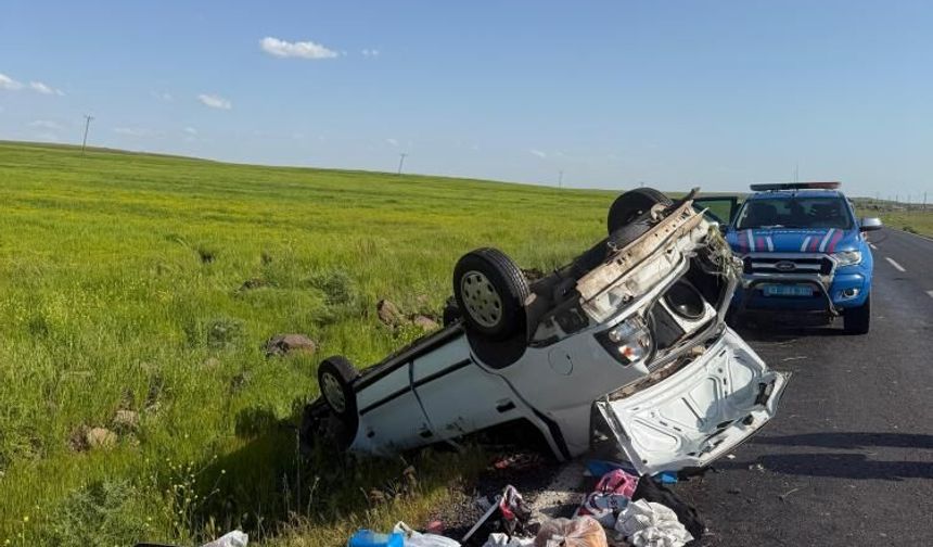 Diyarbakır-Siverek yolunda otomobil takla attı: 5 yaralı