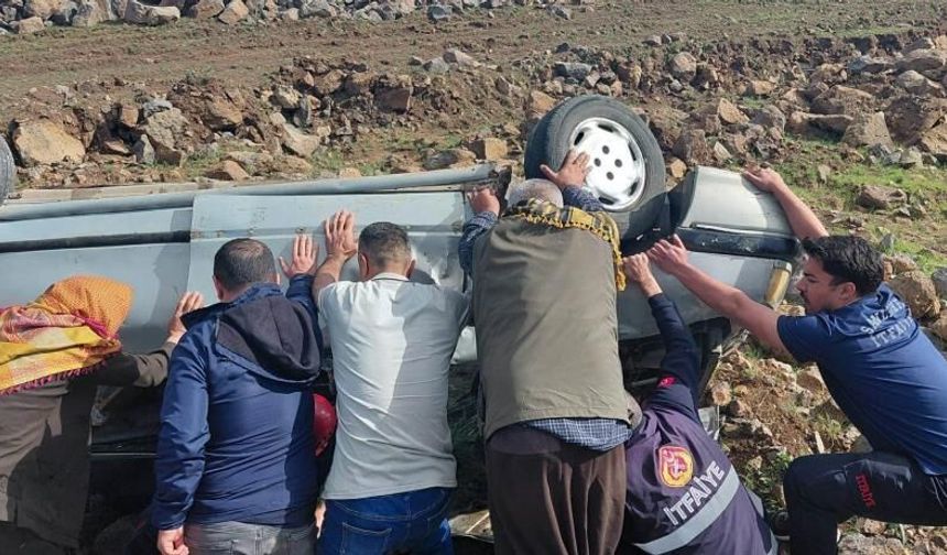 Diyarbakır yolunda otomobil şarampole yuvarlandı