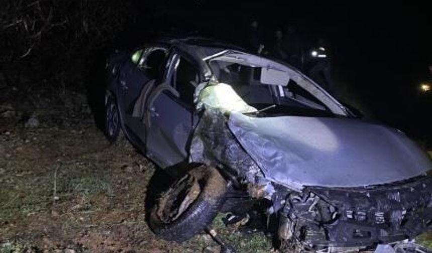 Diyarbakır'da cenazeye giden otomobil şarampole devrildi: 4 yaralı