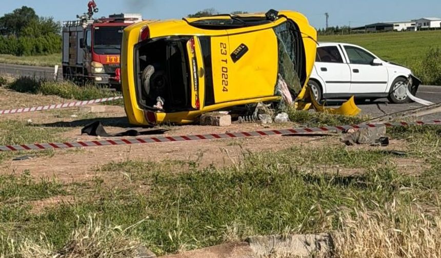 Diyarbakır'da iki otomobil çarpıştı: 2'si ağır 6 yaralı