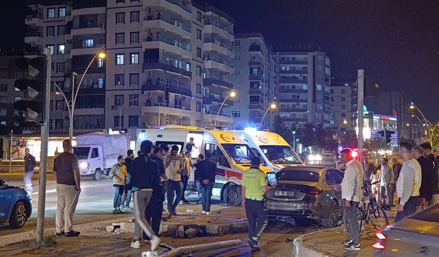 Diyarbakır’da kontrolden çıkan otomobil kaza yaptı: 2 yaralı