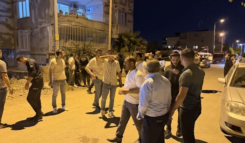 Ev sahibi ile kiracı arasında bıçaklı-sopalı kavga 11 yaralı