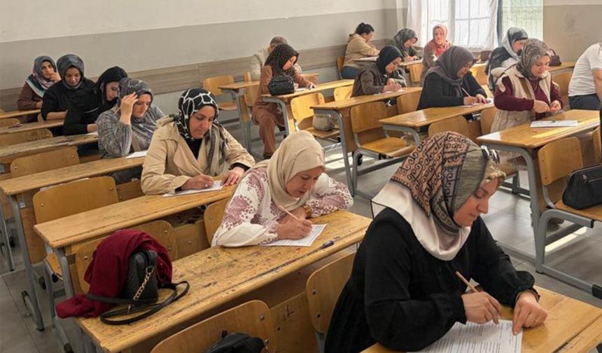 Diyarbakır'da veliler okudukları kitaptan sınava tabii tutuldu