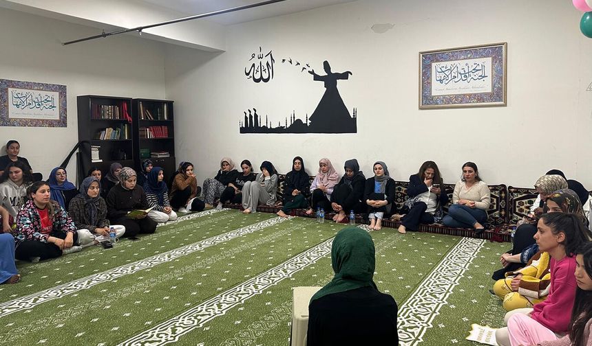 Kız öğrenci yurdunda Kur'an-ı Kerim merasimi