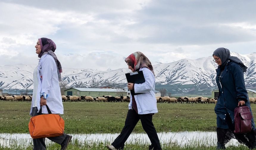 Memişoğlu: 61 bini aşkın ebe ile anne adaylarına güçlü destek