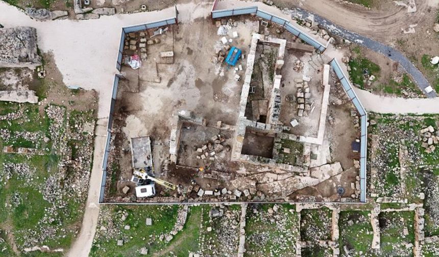 Zerzevan Kalesi'nde restorasyon çalışmaları devam ediyor