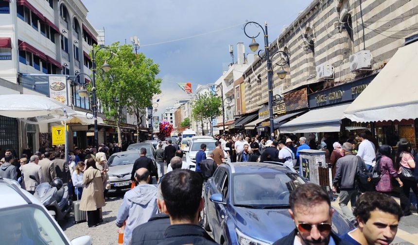 Diyarbakır tarihi Sur ilçesinde insan seli
