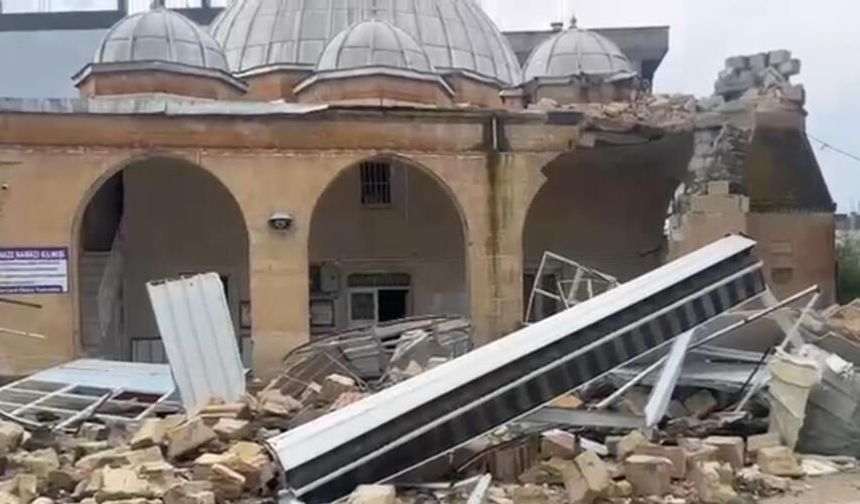 "Süper hücre" fırtınası: Minare yıkıldı; 1 ölü, onlarca yaralı; 39 okul tatil