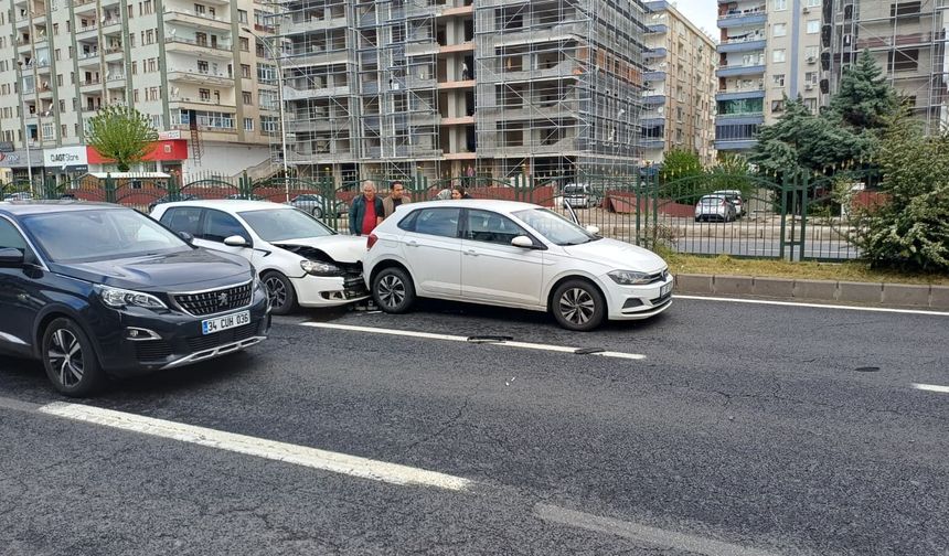 Diyarbakır'da maddi hasarlı trafik kazası