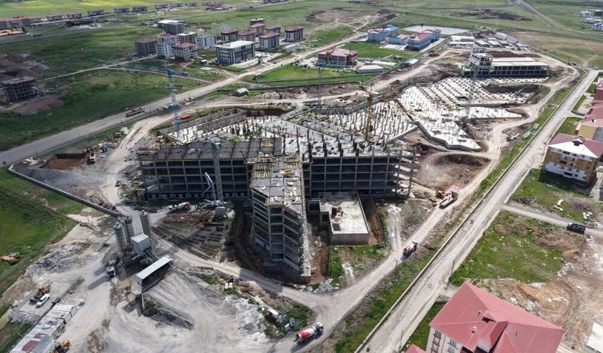 500 yataklı bölge hastanesi yükseliyor