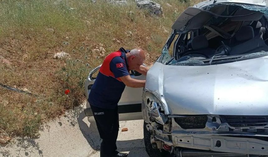 Adıyaman’da araç takla attı: Bir ölü, bir yaralı