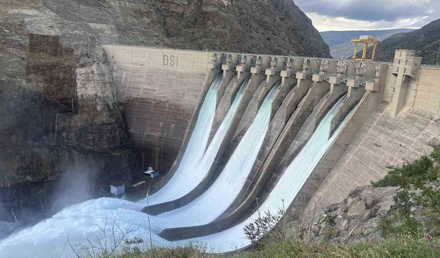 Çüngüşlüler baraj yolundaki bozuk güzergahın onarılması istedi