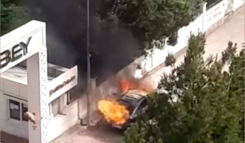 Diyarbakır'da seyir halindeki araç alev topuna döndü
