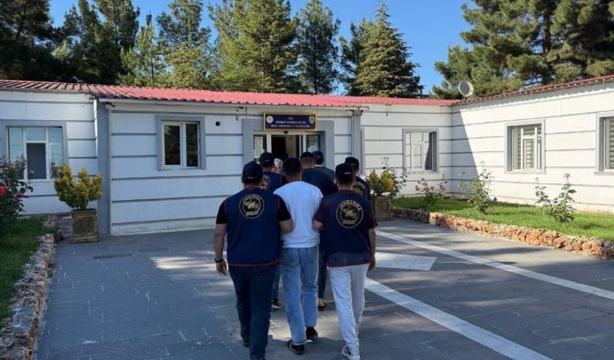 Diyarbakır'da aranan 152 hükümlü ve şüpheli yakalandı