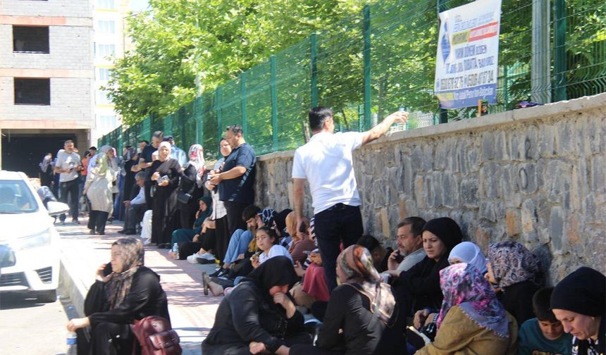 YKS’de ailelerin heyecanlı bekleyişi sürüyor