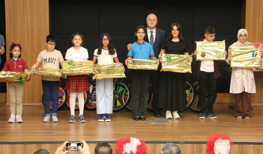 Diyarbakırlı öğrenciler ödüllerini aldı