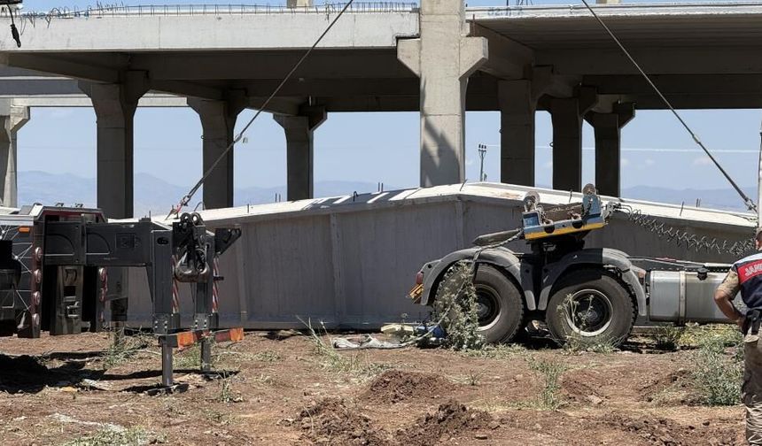 Diyarbakır'da beton blok altında kalan 1 işçi daha hayatını kaybetti