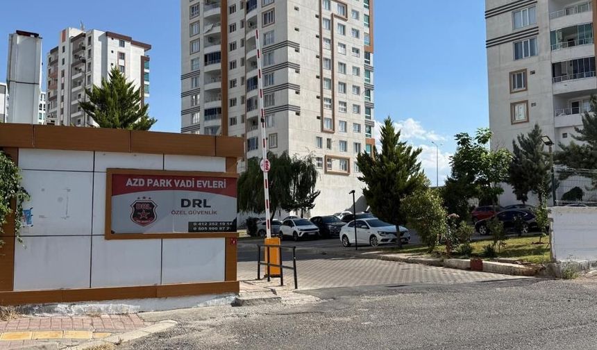 Diyarbakır'da evinin balkonundan atlayan çocuk öldü