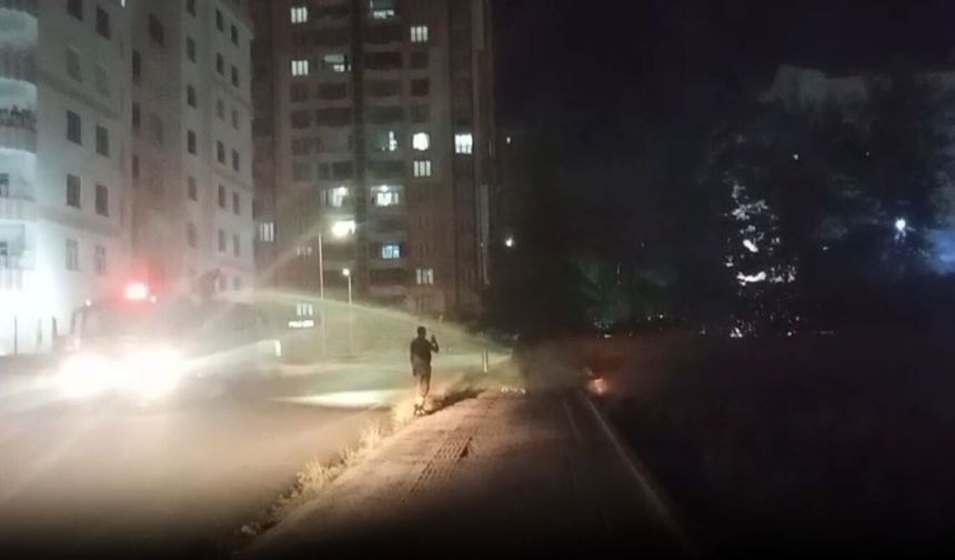 Diyarbakır'da okula yakın boş arazide çıkan yangın söndürüldü