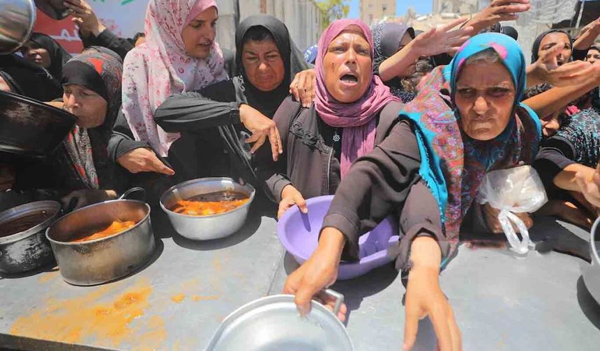 Gazze'de açlığın en ağır yükü: Kırılan onurlar