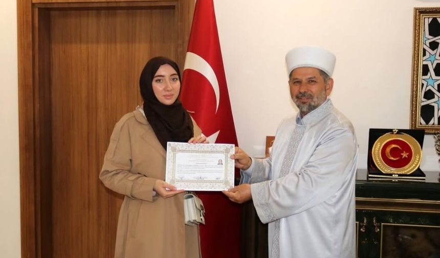 İslamiyeti kabul eden Rus vatandaşına Zehra ismi verildi