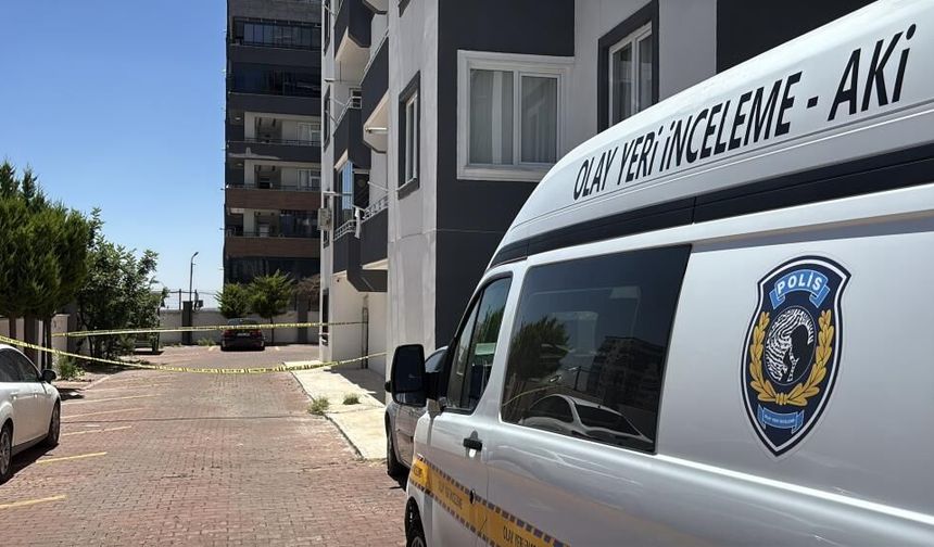 Kucağına aldığı çocuğuyla 8'inci kattan atladı: Anne öldü, çocuk ağır yaralandı