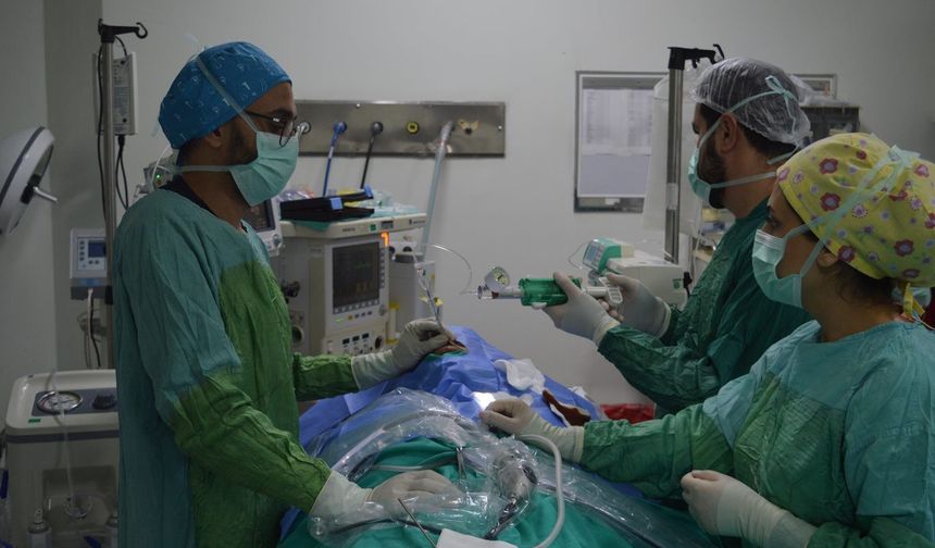 Östaki tüp plastiği ameliyatı Siirt’te hastalara umut oluyor