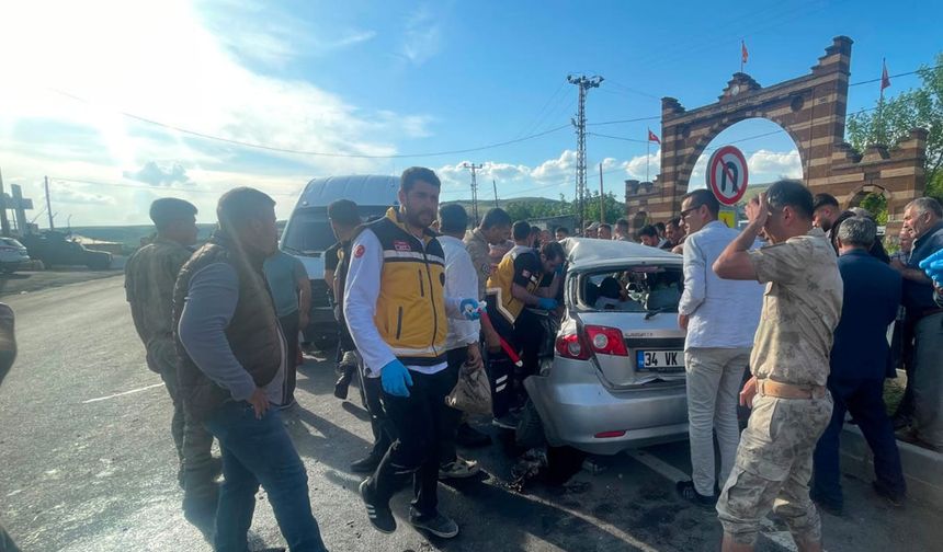 Van’da minibüs ile otomobil çarpıştı: 5 yaralı