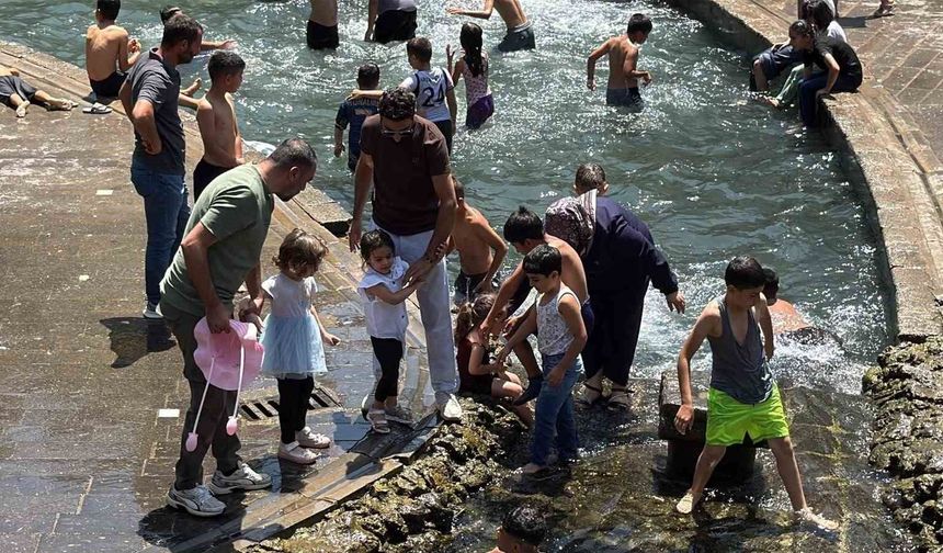 Kavurucu sıcaklarda Diyarbakır'ın çocukları Anzele'ye koşuyor