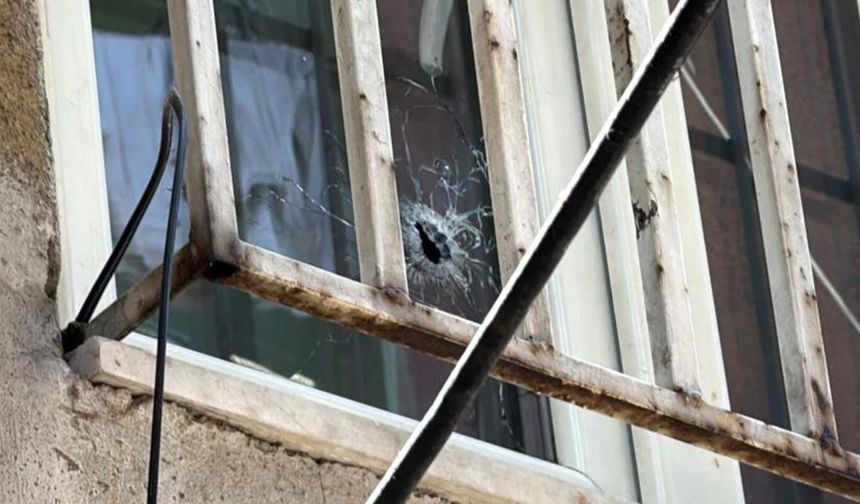 Diyarbakır'da gündüz ortası silahlı saldırı: Çok sayıda mermi kovanı bulundu