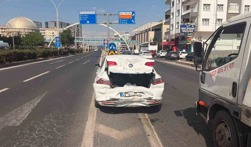 Diyarbakır'da trafik kazası: 7 aylık hamile sürücü şoka girdi