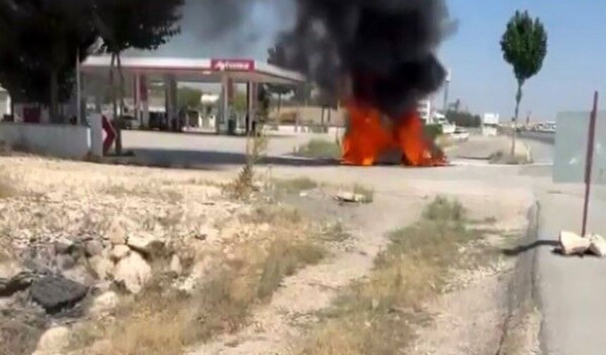 Gaziantep'te seyir halindeki otomobil yandı