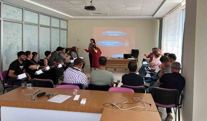 Hastane personeline 'Kişiler arası iletişim' eğitimi verildi