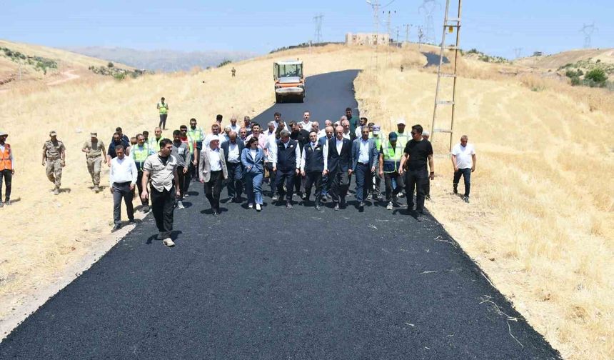 Şırnak'ta köy yollarında asfalt seferberliği