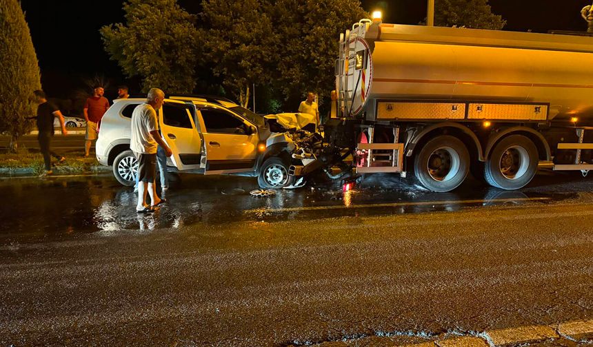 Diyarbakır'da SUV araç sulama tankerine çarptı: 2'si ağır 7 yaralı
