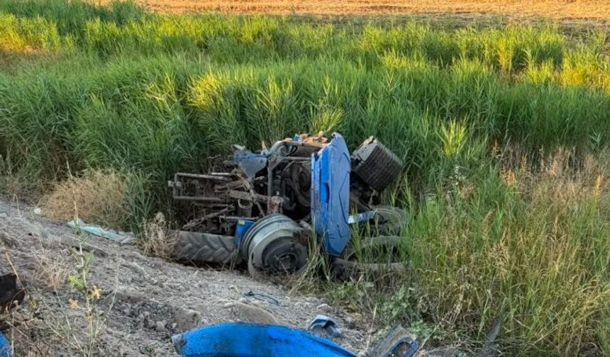 Diyarbakır'da TIR'ın çarptığı traktör şarampole devrildi; Vatandaşlar seferber oldu