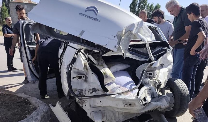 Hakkari'de art arda trafik kazaları: 1 ölü, 7 yaralı