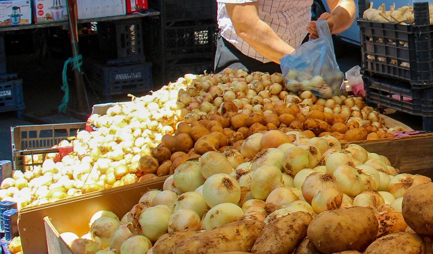 "Soğan ekmek" lüks oldu: Diyarbakır'da soğanın kilosu 70 TL