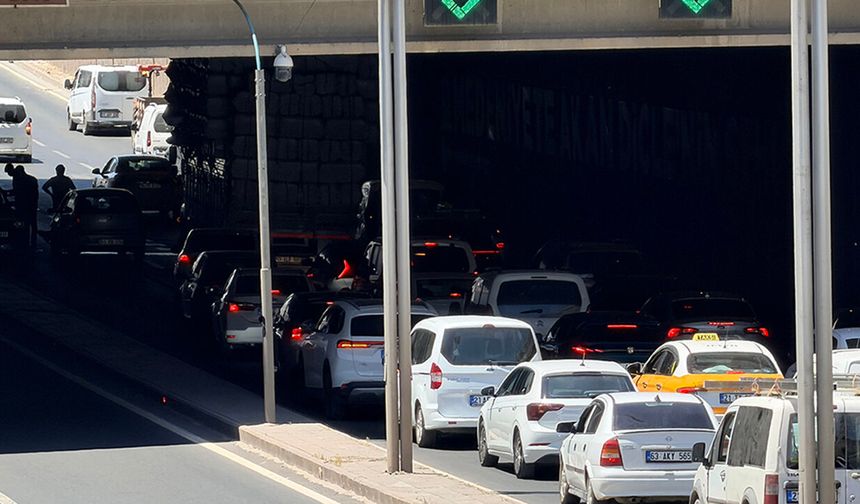 Diyarbakır'da zincirleme kaza: 2 yaralı