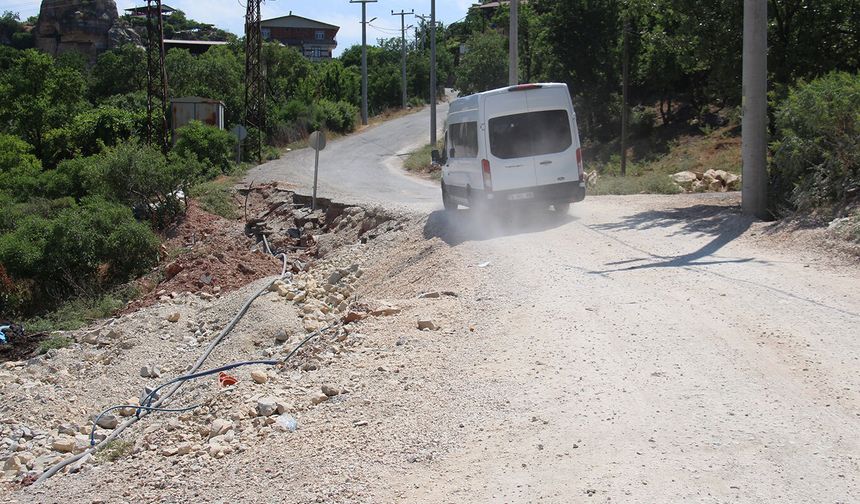 Silvan'da heyelan sonrası çöken yol 8 aydır yapılmadı