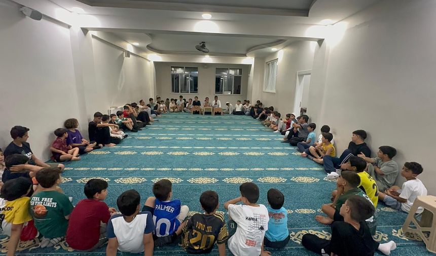 Çocukların cami etkinlikleri göz kamaştırdı